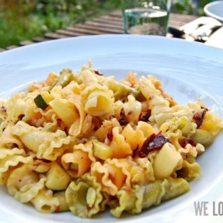 Campanelle tricolore mit Zucchini und getrockneten Tomaten