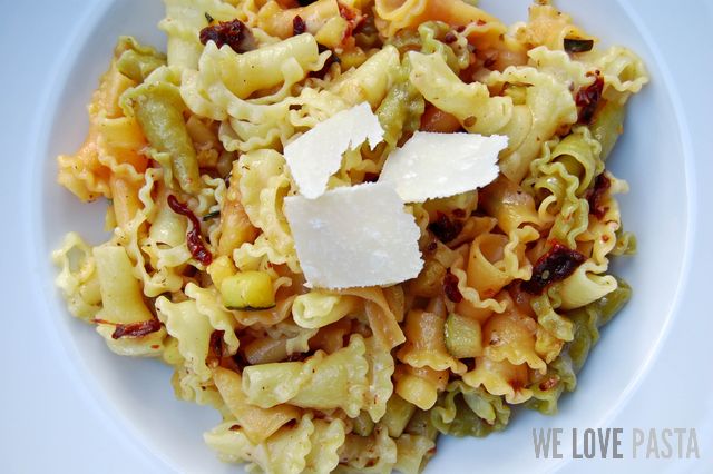 Campanelle tricolore mit Parmesan