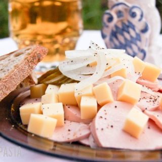 Wurstsalat und Mini-Brotzeit-Knödel