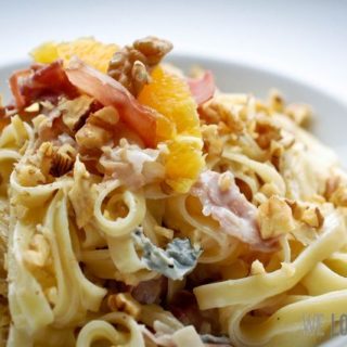 Fettucine an Gorgonzola-Walnuss-Sauce mit Orangenfilets