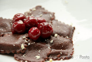Schokoladenravioli mit Kirschragout