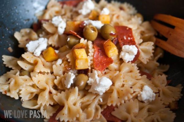 Rustikale Farfalle mit Ricotta