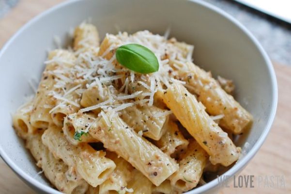 Tortiglioni Walnuss Pecorino