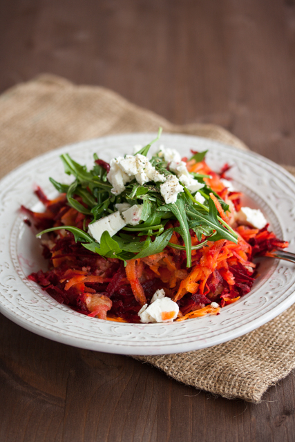 Bunter Rote-Bete-Salat mit Feta und Rucola