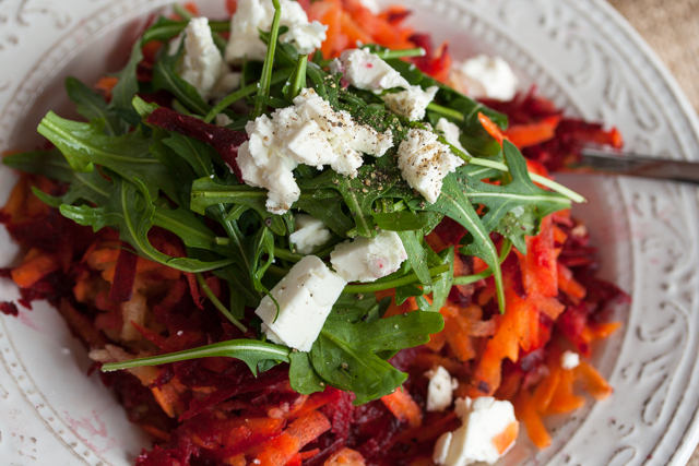 Bunter Rote-Bete-Salat mit Feta und Rucola