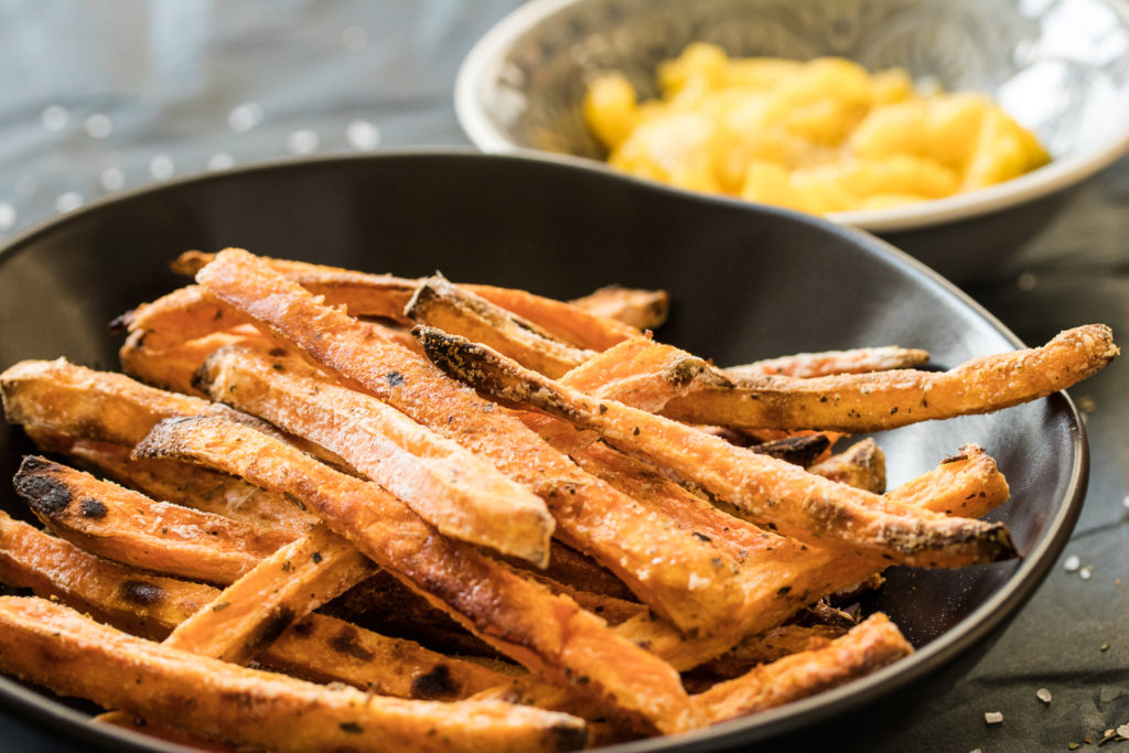 Süßkartoffelpommes aus dem Ofen // extra knusprig!