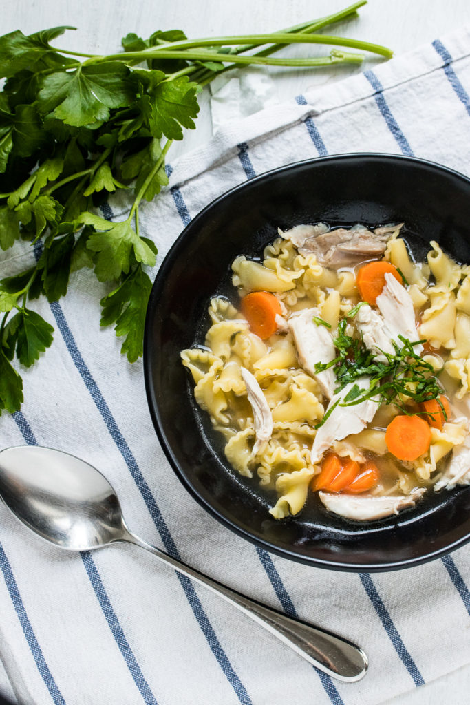 Die beste Hühnersuppe // schmeckt bei Erkältungen. Und auch sonst.