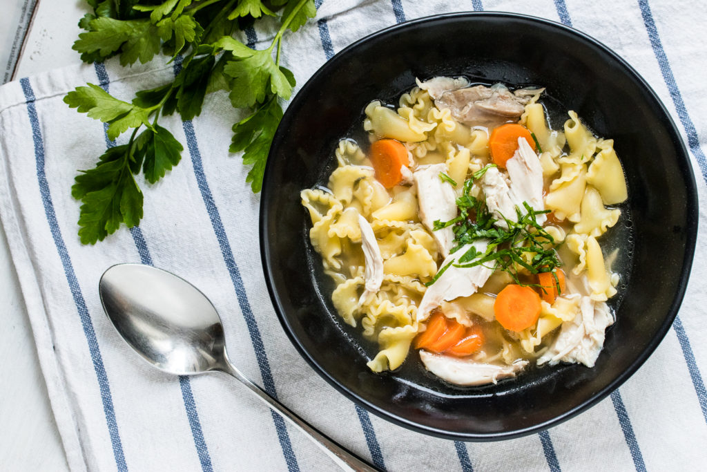 Leckere Hühnersuppe selbstgemacht - geht schnell, tut gut!