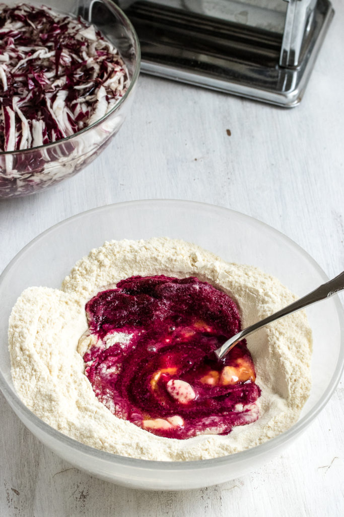 Herzravioli mit Radicchio, Ziegenkäse und Thymianbutter