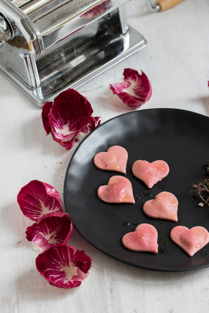Ravioli Rezept mit Radicchio, Ziegenkäse und Thymianbutter