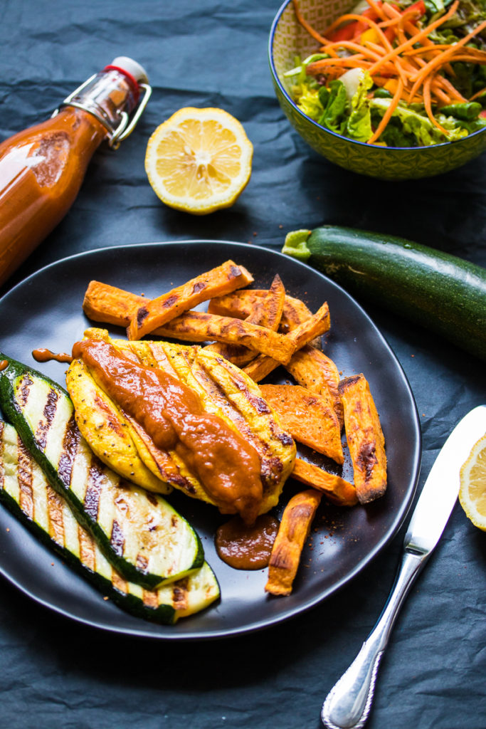 Rhabarberketchup mit Apfel , süß-sauer und leicht scharf, perfekte Beilage zum Grillen!